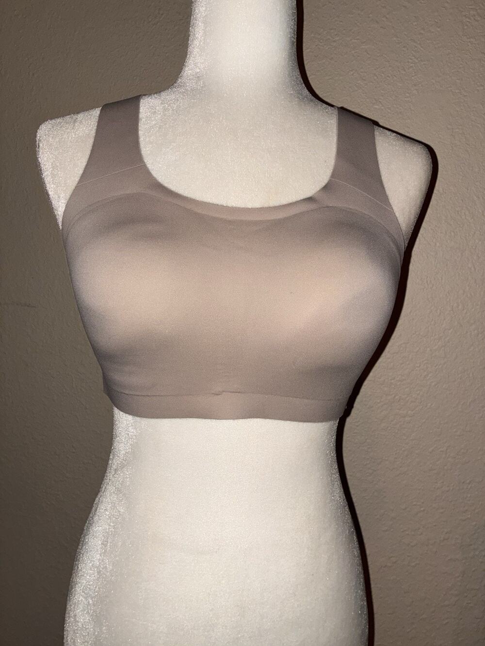 Lululemon Enlite Bra 34D Barely Beige 34 D